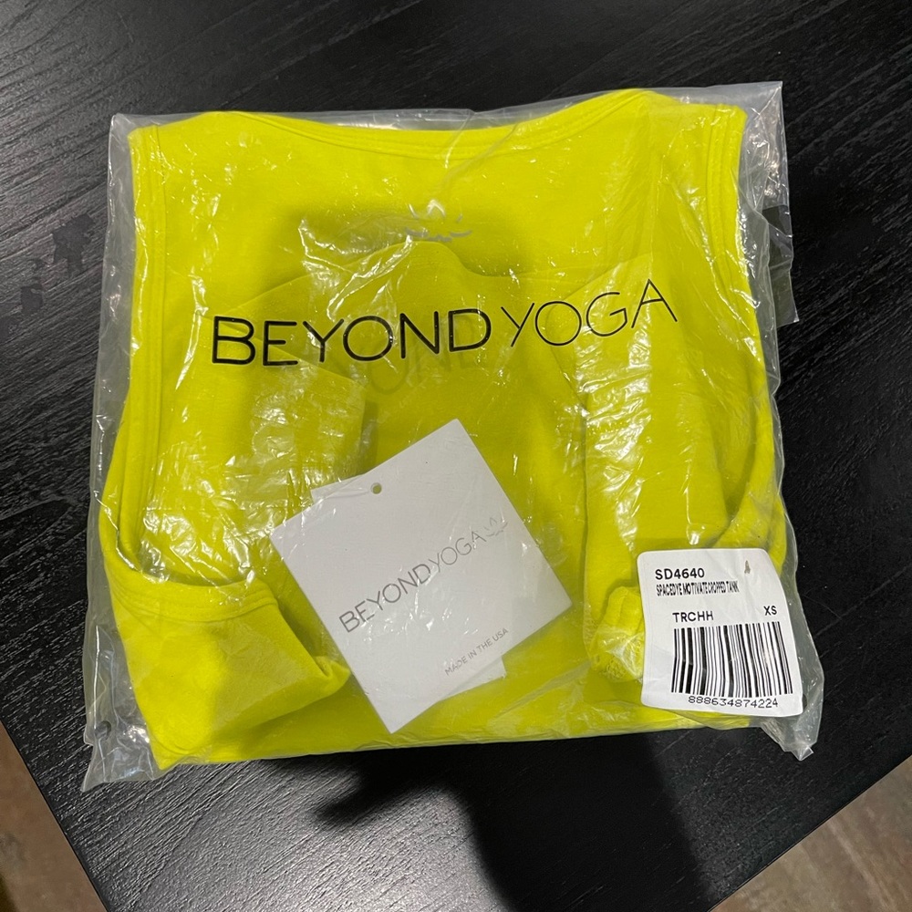 beyond yoga spacedye motivate cropped tank in true chartreuse heather - Picture 3 of 7